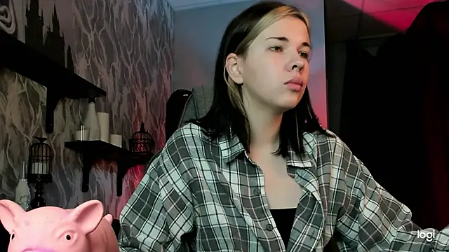 AliceSunday online show from November 2025 04:01:02 AM