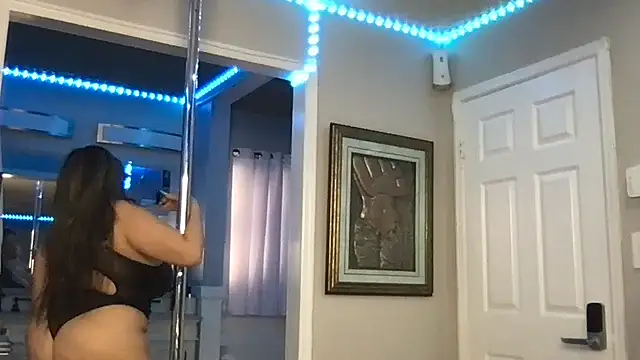 curvyfunlover online show from November 2025 01:11:01 PM