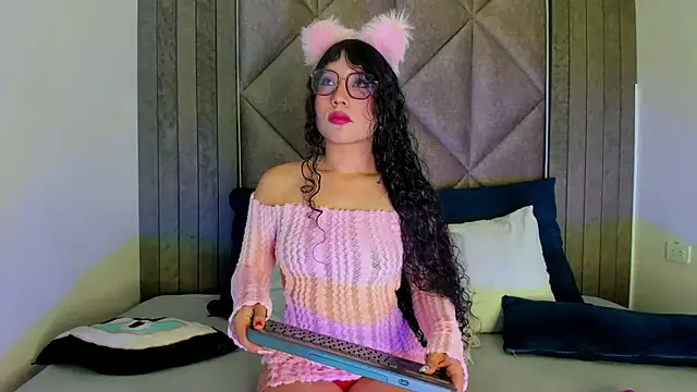 BriaConner  online show from February 2025 02:47:02 AM