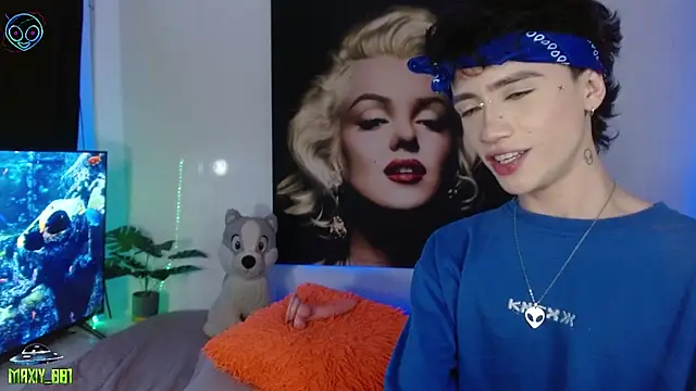 maxiy 001 online show from November 2025 07:42:02 AM