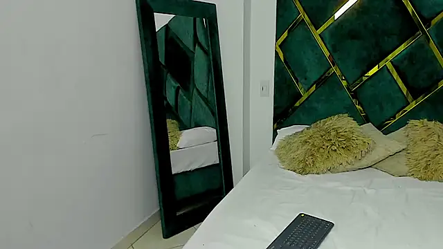 Snapshot of Criss_Ariana chatting on February 2025 06:04:01 PM Criss Ariana online show from February 2025 06:04:01 PM