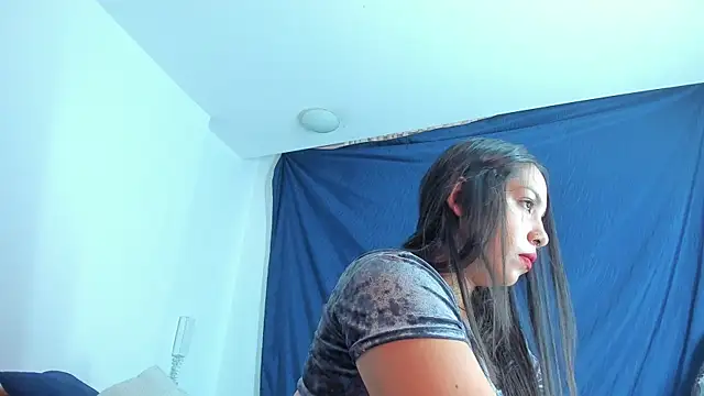 emiily15   online show from January 2025 05:56:01 PM