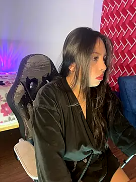 emiily15   online show from September 2025 05:57:02 PM