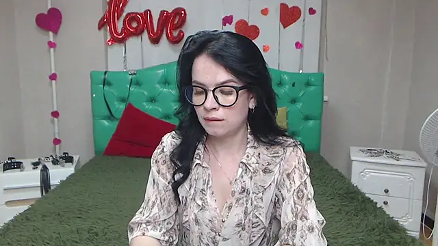 Snapshot of JasmineKouch chatting on May 2026 05:43:01 PM JasmineKouch online show from May 2026 05:43:01 PM