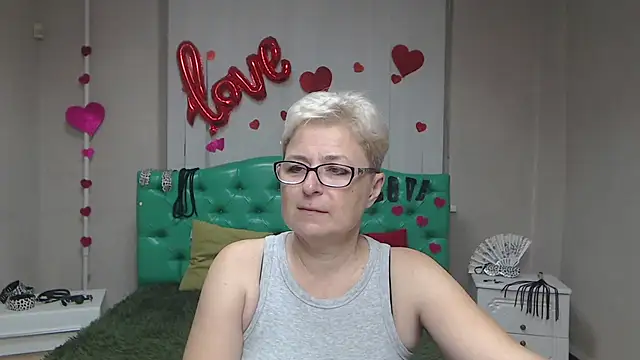 Snapshot of EmiliaGree chatting on September 2025 05:05:02 PM EmiliaGree online show from September 2025 05:05:02 PM