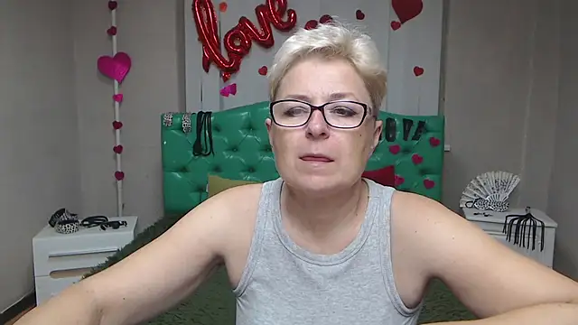Snapshot of EmiliaGree chatting on September 2025 05:06:01 PM EmiliaGree online show from September 2025 05:06:01 PM