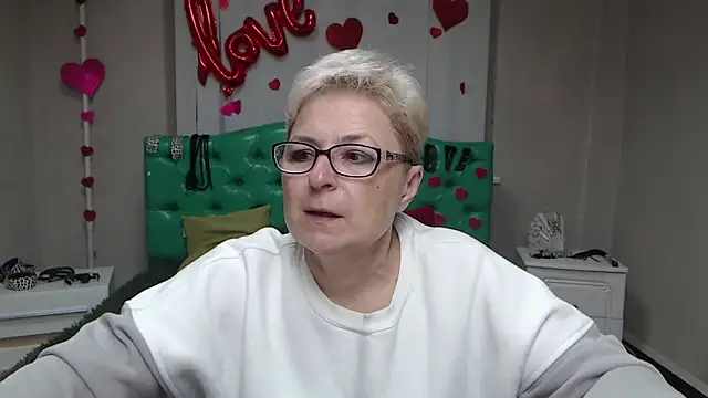 Snapshot of EmiliaGree chatting on September 2025 05:07:02 PM EmiliaGree online show from September 2025 05:07:02 PM