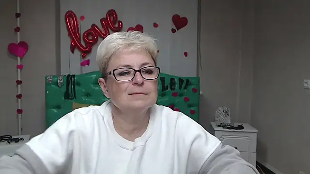 Snapshot of EmiliaGree chatting on October 2025 05:10:02 PM EmiliaGree online show from October 2025 05:10:02 PM