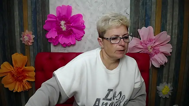 Snapshot of EmiliaGree chatting on October 2025 05:33:02 PM EmiliaGree online show from October 2025 05:33:02 PM