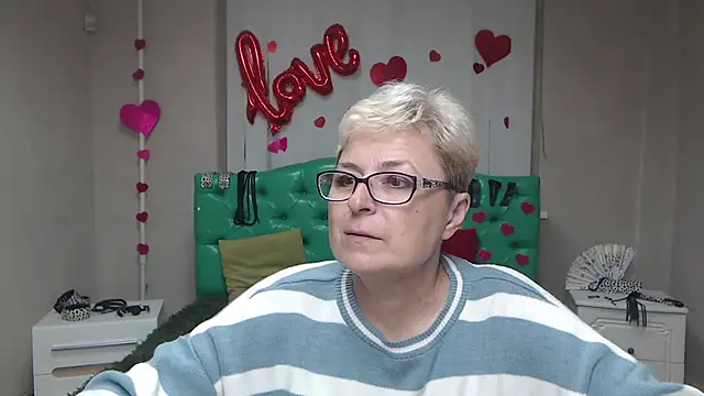 Snapshot of EmiliaGree chatting on October 2025 05:10:02 PM EmiliaGree online show from October 2025 05:10:02 PM