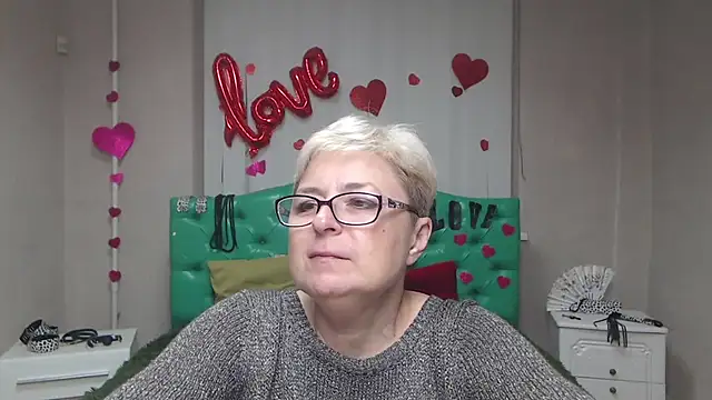 Snapshot of EmiliaGree chatting on October 2025 05:10:01 PM EmiliaGree online show from October 2025 05:10:01 PM