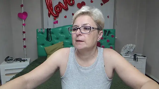 Snapshot of EmiliaGree chatting on October 2025 05:06:01 AM EmiliaGree online show from October 2025 05:06:01 AM