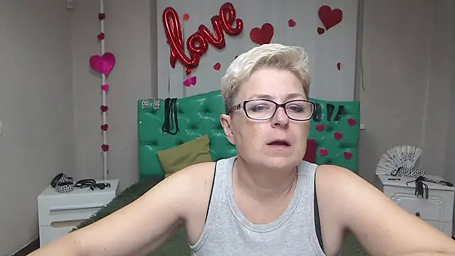 Snapshot of EmiliaGree chatting on October 2025 05:02:02 PM EmiliaGree online show from October 2025 05:02:02 PM