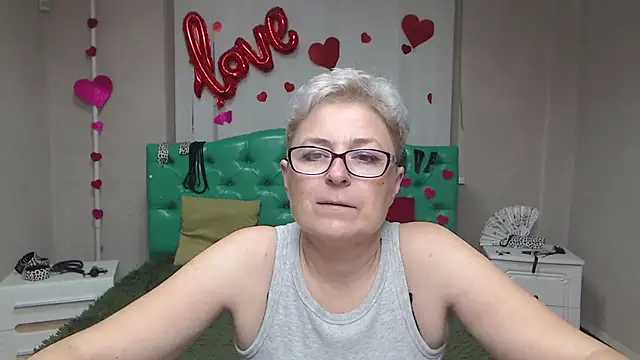 Snapshot of EmiliaGree chatting on October 2025 05:13:02 PM EmiliaGree online show from October 2025 05:13:02 PM