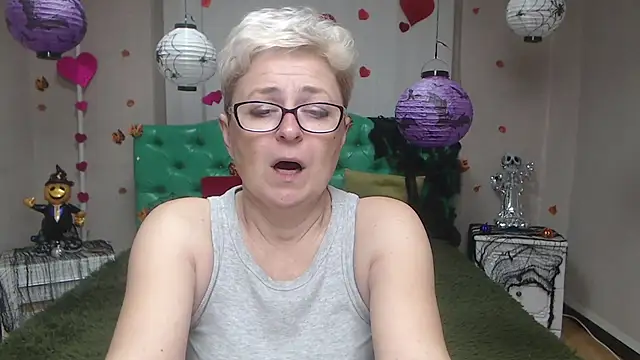 EmiliaGree online show from November 2025 06:09:02 PM