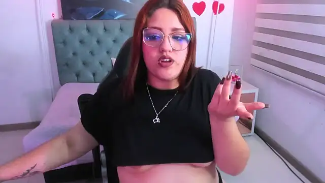 Snapshot of Camiila_Osorio chatting on February 2025 06:47:02 AM Camiila Osorio online show from February 2025 06:47:02 AM