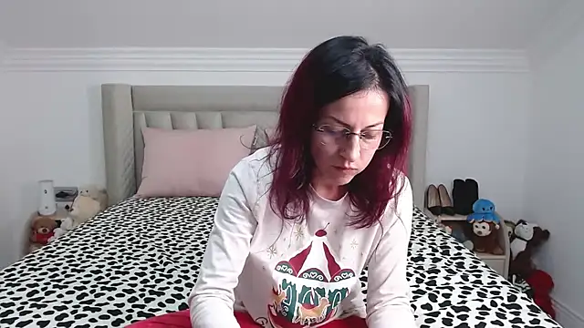 CatWoman0001 online show from December 2025 08:36:02 PM