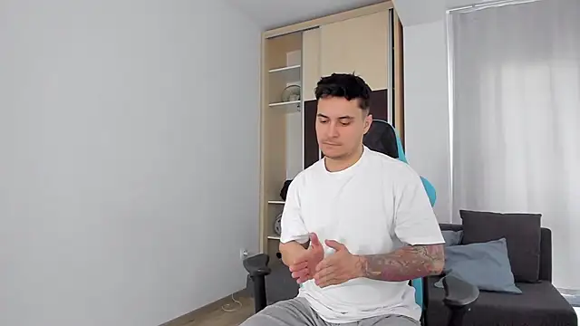 MatMalonne online show from March 2025 12:01:02 PM