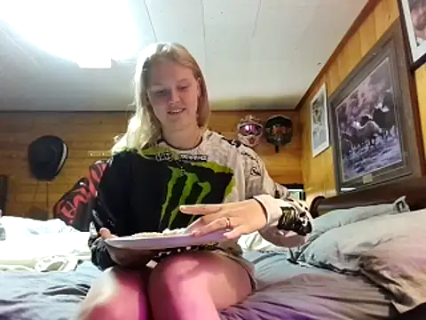 Ryan and Aurora online show from May 2026 04:04:02 PM
