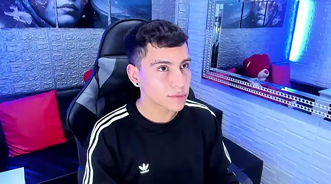 salvadorgomezx online show from December 2024 10:47:02 PM