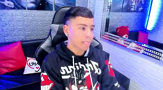 salvadorgomezx online show from December 2024 07:51:01 PM