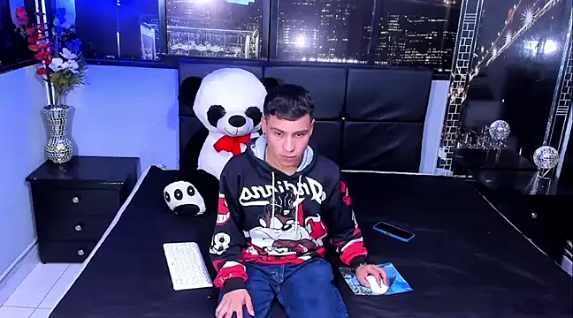 salvadorgomezx online show from December 2024 04:33:02 AM