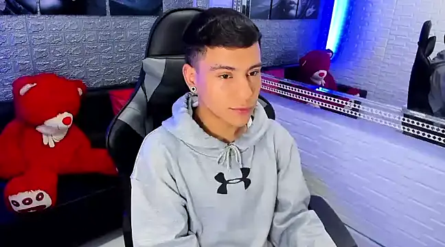 salvadorgomezx online show from December 2024 11:10:01 PM