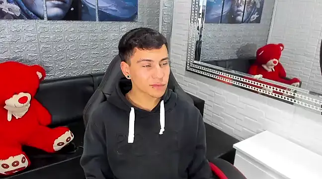 salvadorgomezx online show from February 2025 01:27:01 PM