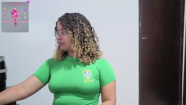 Snapshot of VitoriaFernandes chatting on February 2026 11:23:01 PM VitoriaFernandes online show from February 2026 11:23:01 PM