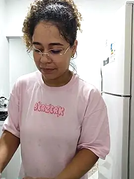 Snapshot of VitoriaFernandes chatting on February 2026 10:27:01 PM VitoriaFernandes online show from February 2026 10:27:01 PM