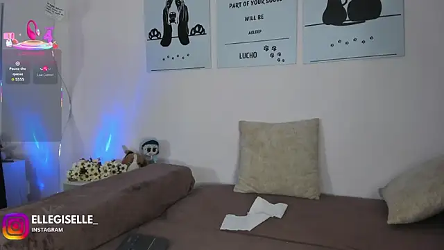 ElleGisellee online show from November 2025 12:32:02 AM