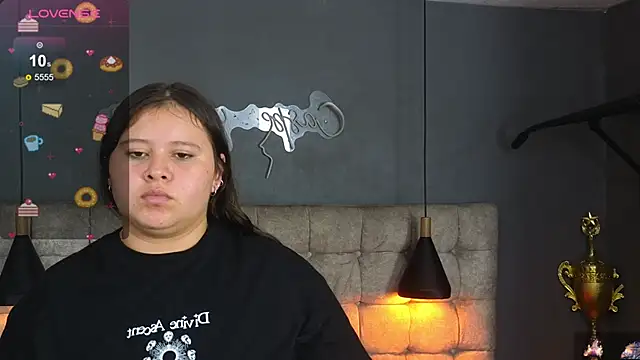 Laia and Aloby online show from December 2025 10:06:02 PM