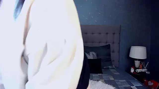 Snapshot of AmyCubes chatting on November 2025 07:30:02 AM AmyCubes online show from November 2025 07:30:02 AM