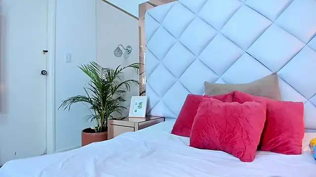 Snapshot of melaniee_jones chatting on December 2024 06:16:01 PM melaniee jones online show from December 2024 06:16:01 PM