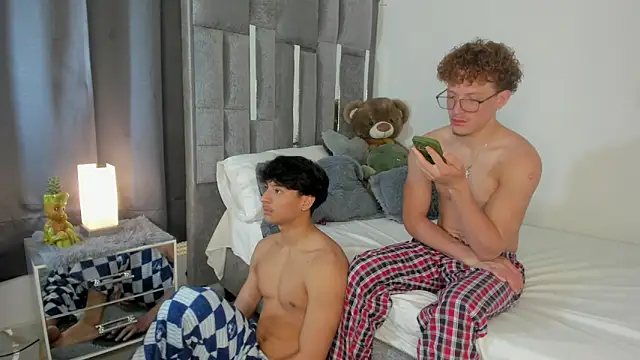 All3ssandr0 online show from October 2025 04:07:02 PM