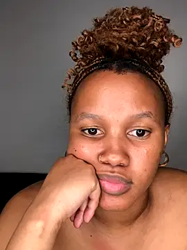 Sego TeeTee online show from October 2025 06:39:02 PM