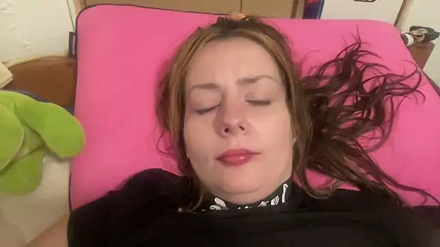 Snapshot of SkarlettRose96 chatting on September 2025 06:57:02 AM SkarlettRose96 online show from September 2025 06:57:02 AM