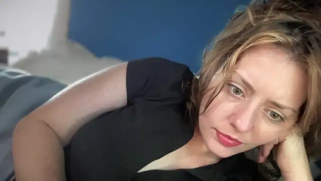 Snapshot of SkarlettRose96 chatting on September 2025 02:19:01 PM SkarlettRose96 online show from September 2025 02:19:01 PM