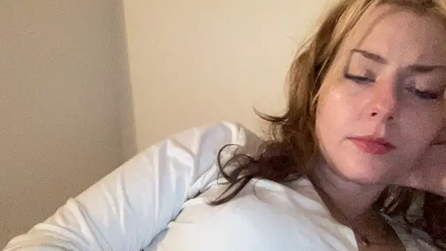 Snapshot of SkarlettRose96 chatting on October 2025 04:01:01 AM SkarlettRose96 online show from October 2025 04:01:01 AM