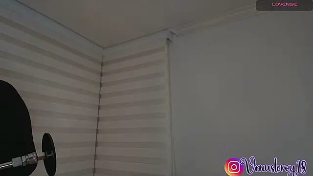 venusleroy  online show from October 2025 11:12:02 PM