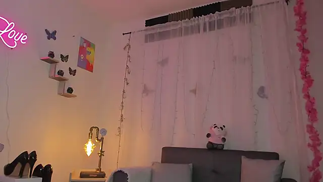 Alaia Love77 online show from January 2025 09:40:01 PM