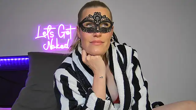 Sissy-Bee online show from May 2026 06:16:01 PM
