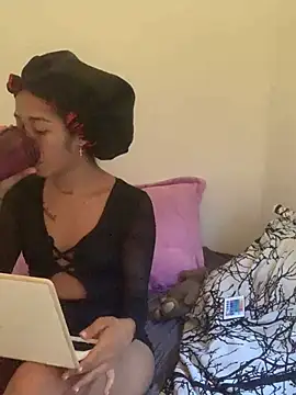 Snapshot of Marielasanchez chatting on February 2025 06:20:01 PM Marielasanchez online show from February 2025 06:20:01 PM