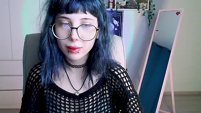 Snapshot of MoriHorri chatting on December 2024 01:24:02 AM MoriHorri online show from December 2024 01:24:02 AM