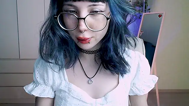 Snapshot of MoriHorri chatting on December 2024 01:39:02 AM MoriHorri online show from December 2024 01:39:02 AM