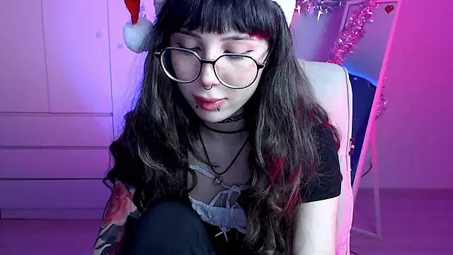 Snapshot of MoriHorri chatting on December 2024 01:08:01 AM MoriHorri online show from December 2024 01:08:01 AM