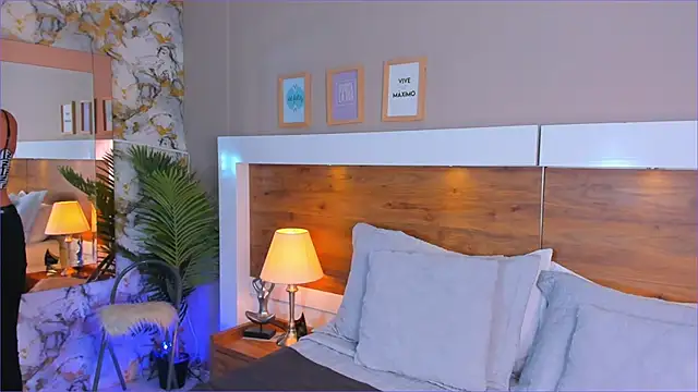 EmaBakker online show from January 2026 11:25:02 AM