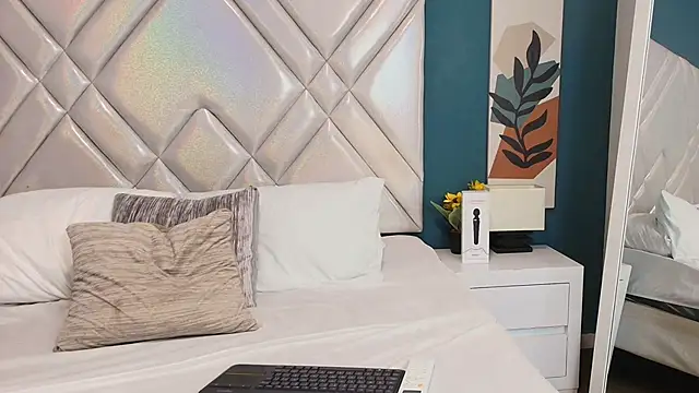 Snapshot of Lana-Gross chatting on March 2025 07:49:02 PM Lana-Gross online show from March 2025 07:49:02 PM