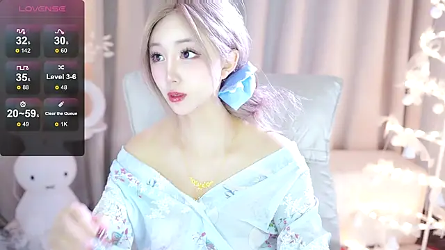 UUKiss  online show from February 2025 03:19:01 PM