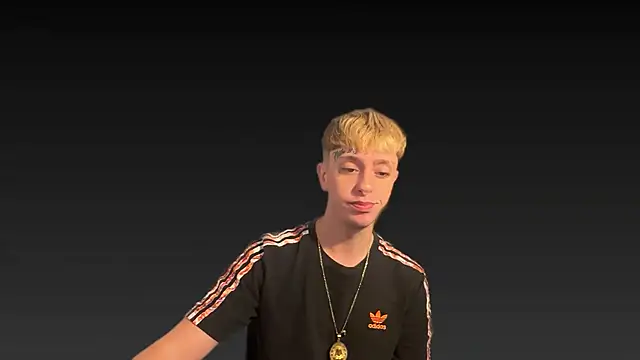 Snapshot of twentywithafelonyy chatting on January 2025 07:39:02 PM twentywithafelonyy online show from January 2025 07:39:02 PM